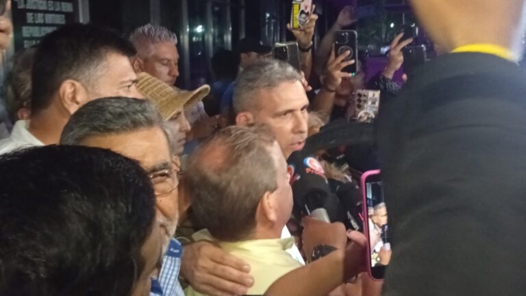Miniatura limpia: JAVIER OROPEZA RECUPERA LA LIBERTAD TRAS HORAS DETENIDO EN BARQUISIMETO