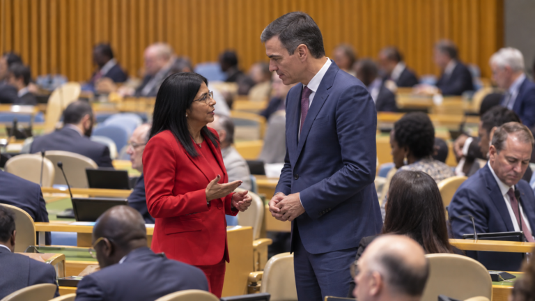 Miniatura: Delcy Rodríguez se acercó a Sánchez en la ONU: sin reunión formal, pero con contacto abierto