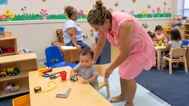 Miniatura limpia: Eber, ciudadano estadounidense, permanece separado de sus padres deportados a Venezuela