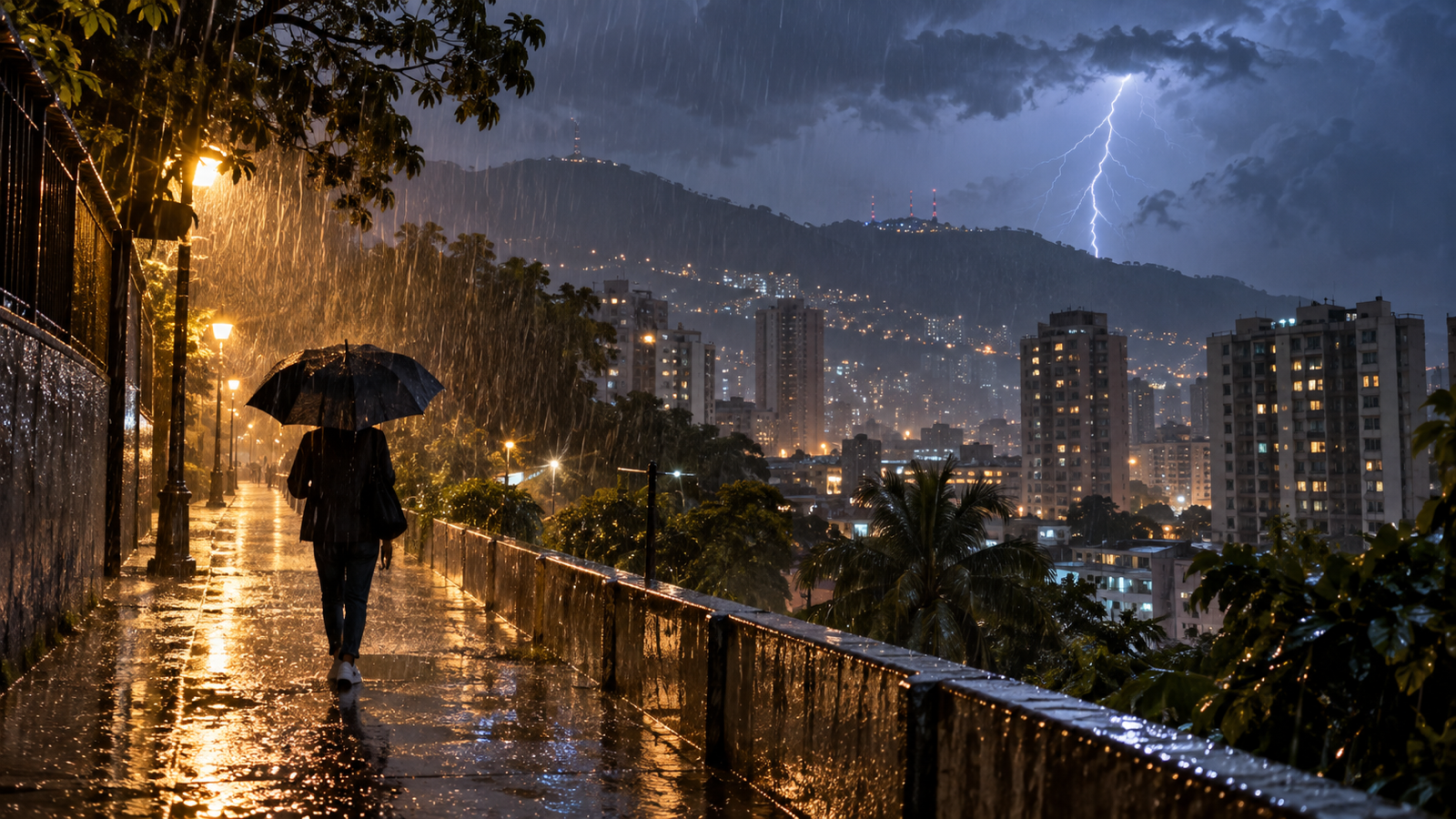 Aguacero eléctrico cubre la calle Cagigal y ralentiza Caracas